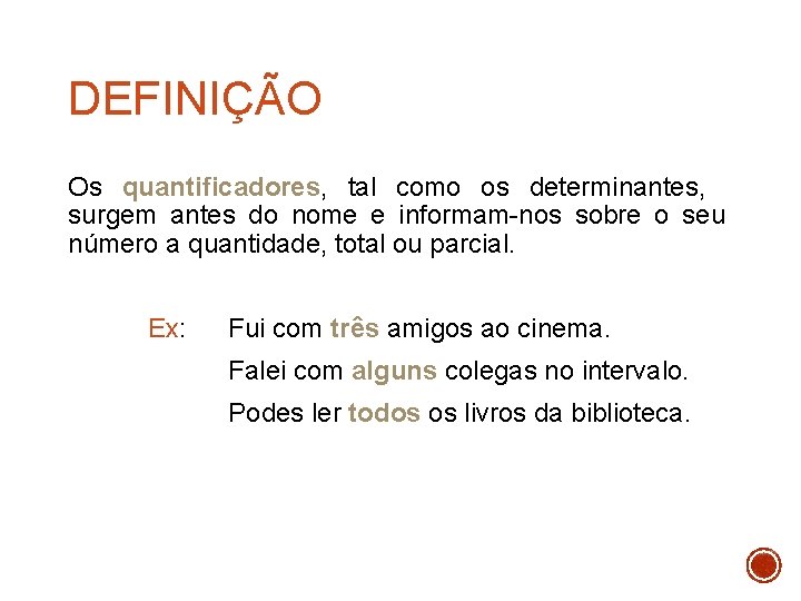 DEFINIÇÃO Os quantificadores, tal como os determinantes, surgem antes do nome e informam-nos sobre