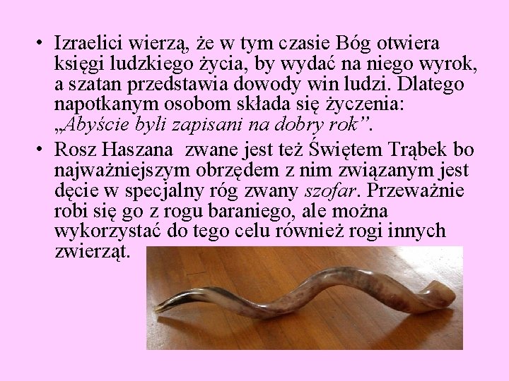  • Izraelici wierzą, że w tym czasie Bóg otwiera księgi ludzkiego życia, by