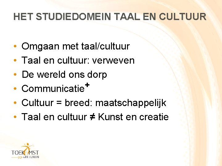 HET STUDIEDOMEIN TAAL EN CULTUUR • • • Omgaan met taal/cultuur Taal en cultuur: