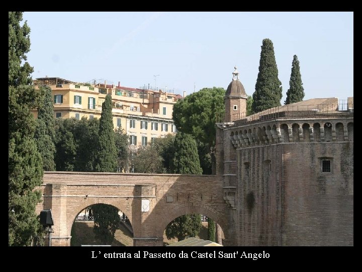 L’ entrata al Passetto da Castel Sant' Angelo L’ entrata al Passetto da Castel Sant' Angelo