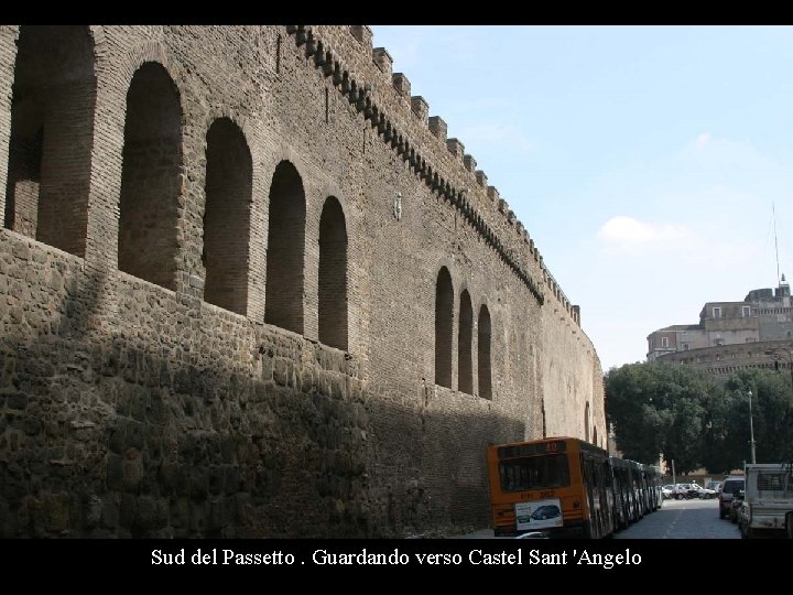 Sud del Passetto. Guardando verso Castel Sant 'Angelo Sud del Passetto. Guardando verso Castel Sant 'Angelo