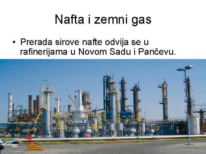 Nafta i zemni gas • Prerada sirove nafte odvija se u rafinerijama u Novom Nafta i zemni gas • Prerada sirove nafte odvija se u rafinerijama u Novom