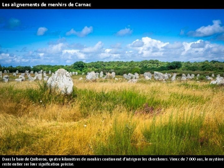 Les alignements de menhirs de Carnac Dans la baie de Quiberon, quatre kilomètres de