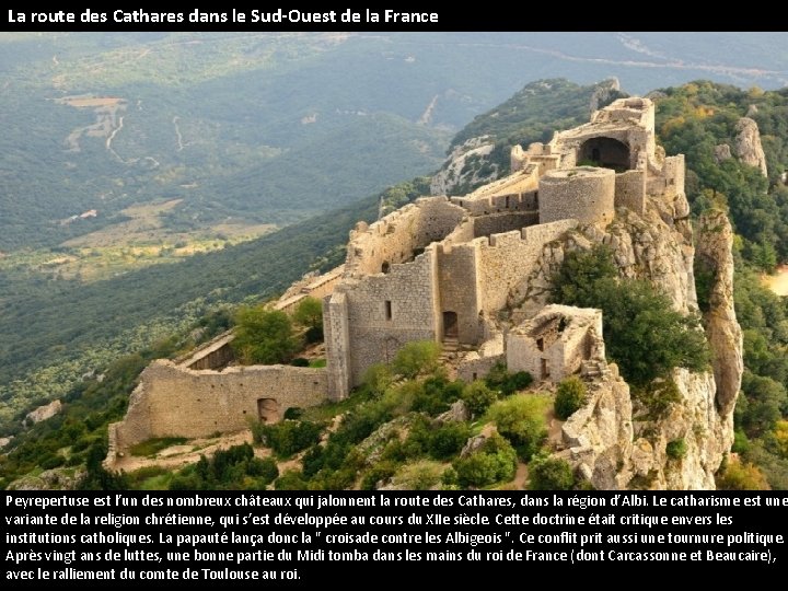 La route des Cathares dans le Sud-Ouest de la France Peyrepertuse est l’un des