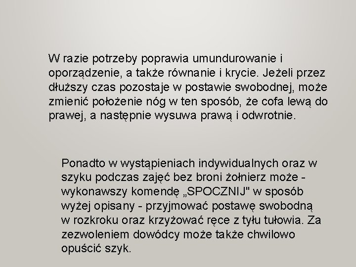 W razie potrzeby poprawia umundurowanie i oporządzenie, a także równanie i krycie. Jeżeli przez