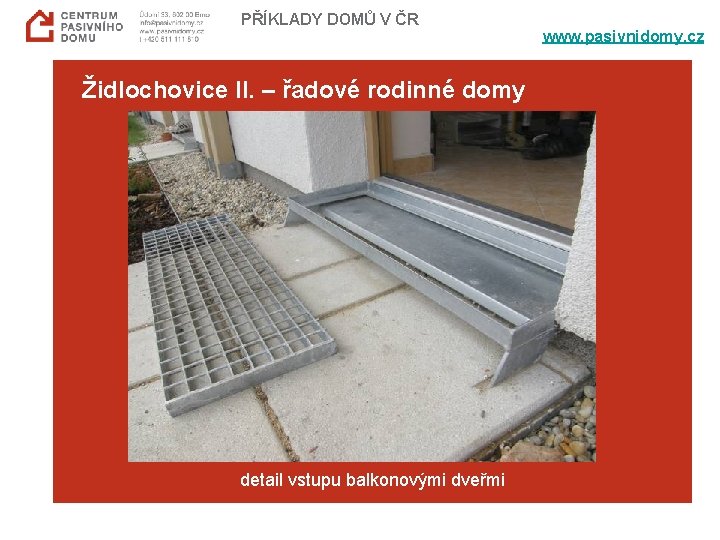 PŘÍKLADY DOMŮ V ČR Židlochovice II. – řadové rodinné domy detail vstupu balkonovými dveřmi