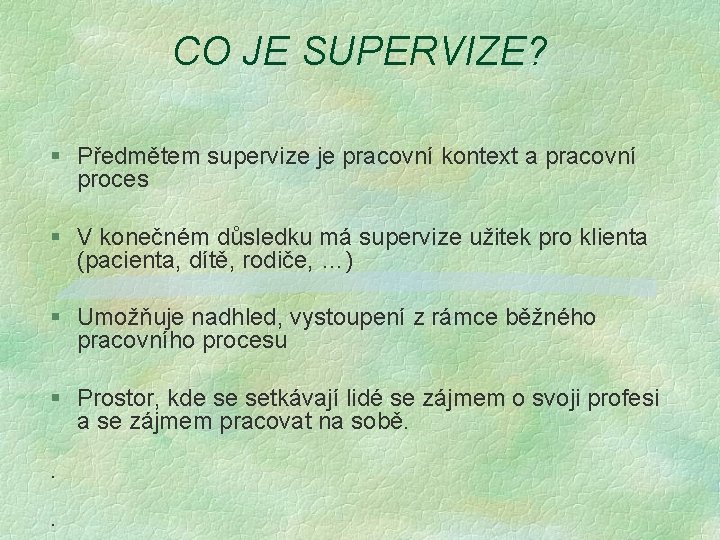 CO JE SUPERVIZE? § Předmětem supervize je pracovní kontext a pracovní proces § V