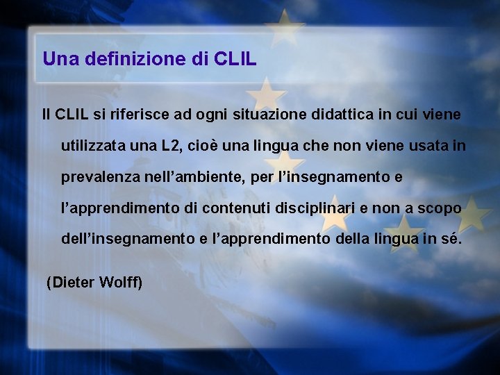 Una definizione di CLIL Il CLIL si riferisce ad ogni situazione didattica in cui