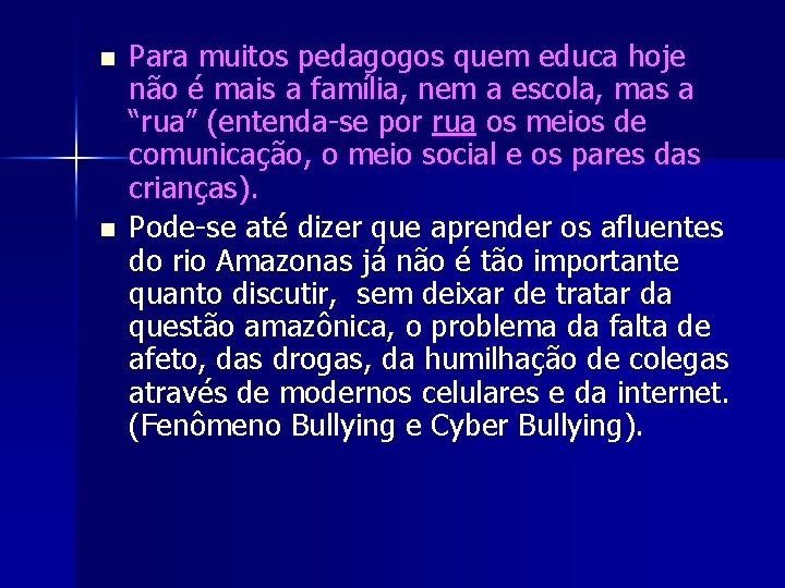 n n Para muitos pedagogos quem educa hoje não é mais a família, nem