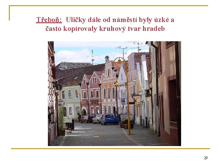 Třeboň: Uličky dále od náměstí byly úzké a často kopírovaly kruhový tvar hradeb 29