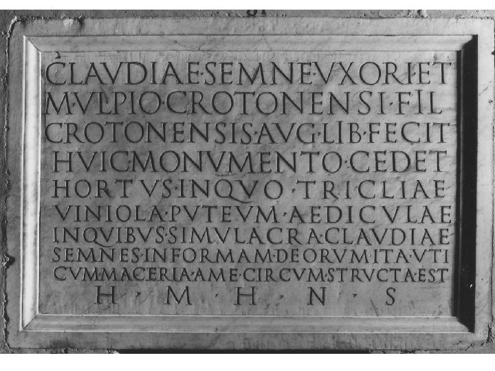 Claudia Hospes quod deico paullum est, asta ac pellege. Heic est sepulcrum hau pulcrum