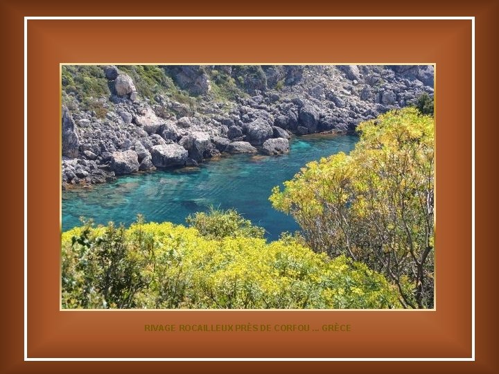 RIVAGE ROCAILLEUX PRÈS DE CORFOU. . . GRÈCE 