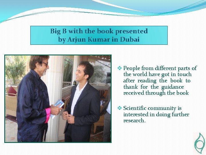 Big B with the book presented by Arjun Kumar in Dubai v People from
