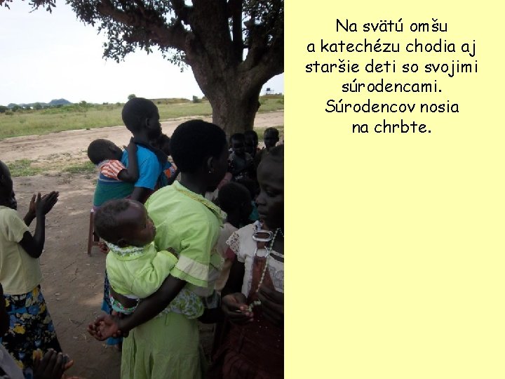 Na svätú omšu a katechézu chodia aj staršie deti so svojimi súrodencami. Súrodencov nosia