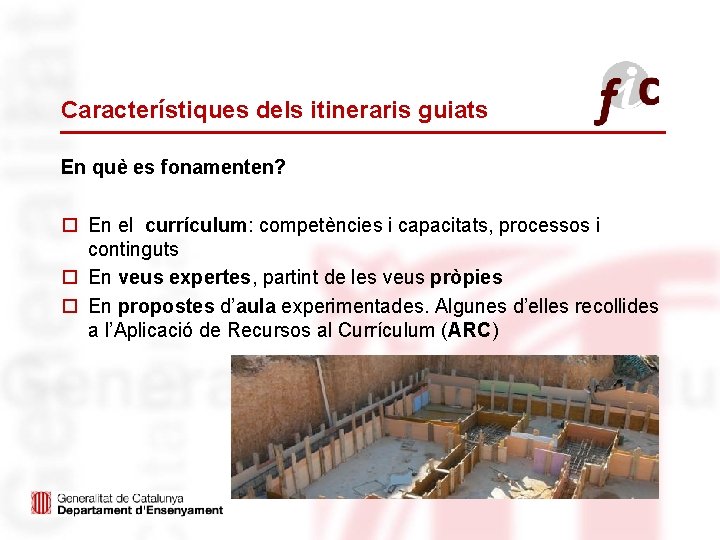 Característiques dels itineraris guiats En què es fonamenten? o En el currículum: competències i