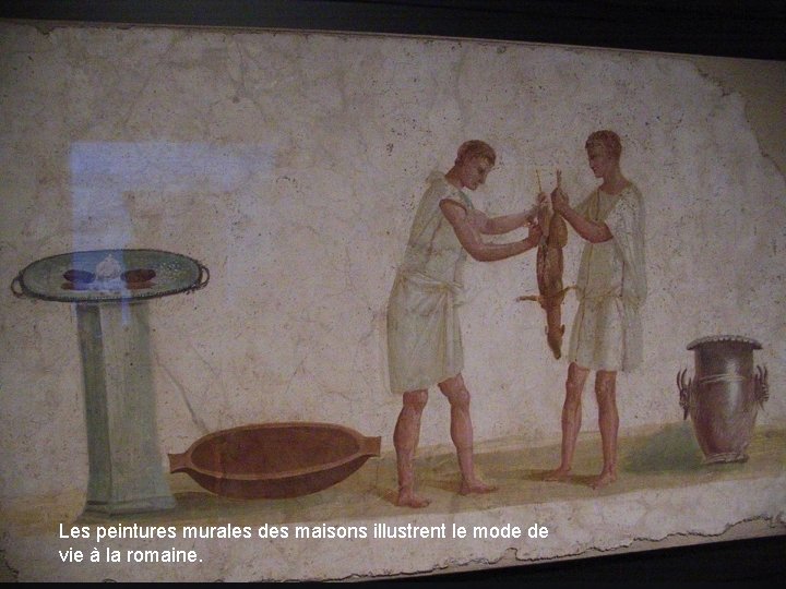 Les peintures murales des maisons illustrent le mode de vie à la romaine. 