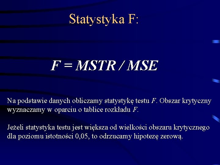 Statystyka F: F = MSTR / MSE Na podstawie danych obliczamy statystykę testu F.