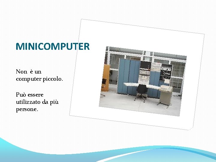 MINICOMPUTER Non è un computer piccolo. Può essere utilizzato da più persone. 