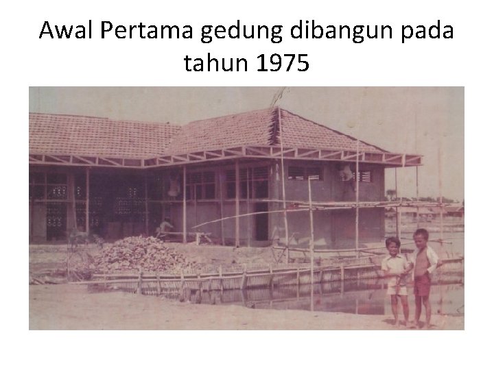 Awal Pertama gedung dibangun pada tahun 1975 