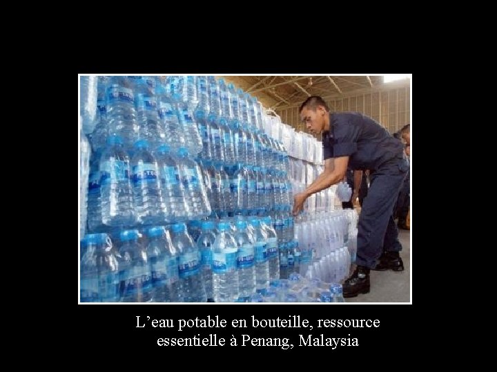 L’eau potable en bouteille, ressource essentielle à Penang, Malaysia 