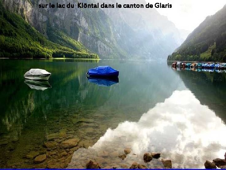 sur le lac du Klöntal dans le canton de Glaris 