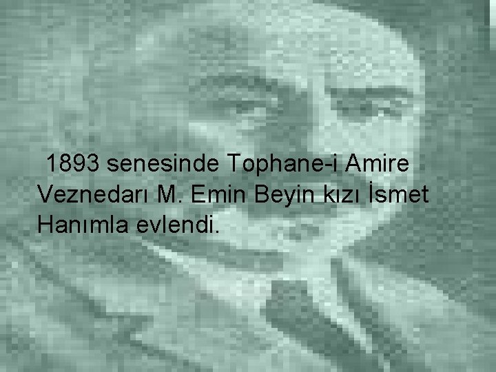 1893 senesinde Tophane-i Amire Veznedarı M. Emin Beyin kızı İsmet Hanımla evlendi. 