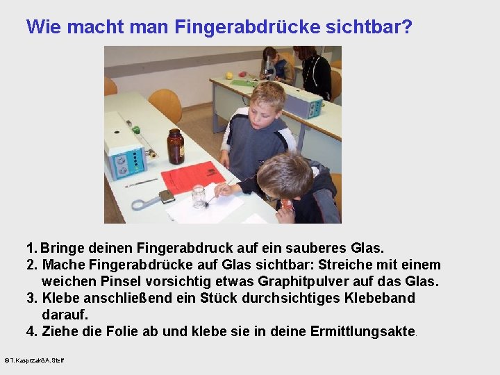 Wie macht man Fingerabdrücke sichtbar? 1. Bringe deinen Fingerabdruck auf ein sauberes Glas. 2.