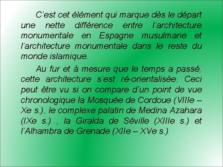 C’est cet élément qui marque dès le départ une nette différence entre l’architecture monumentale