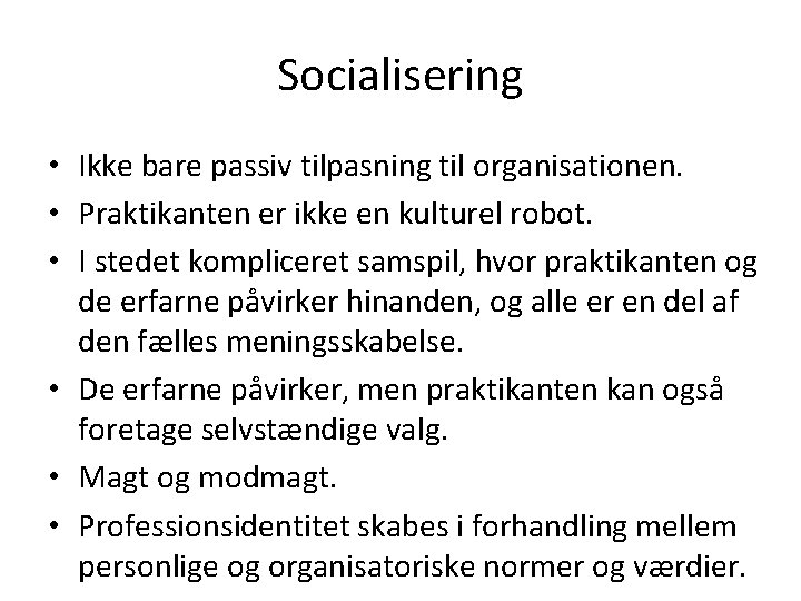 Socialisering • Ikke bare passiv tilpasning til organisationen. • Praktikanten er ikke en kulturel