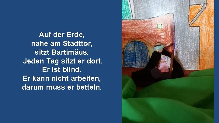Auf der Erde, nahe am Stadttor, sitzt Bartimäus. Jeden Tag sitzt er dort. Er Auf der Erde, nahe am Stadttor, sitzt Bartimäus. Jeden Tag sitzt er dort. Er