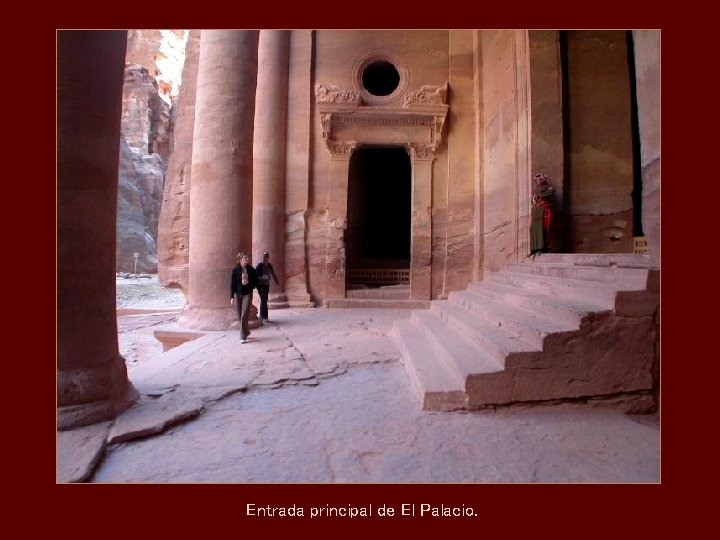 Entrada principal de El Palacio. 