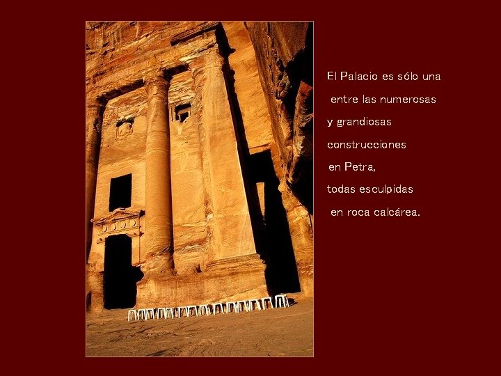 El Palacio es sólo una entre las numerosas y grandiosas construcciones en Petra, todas