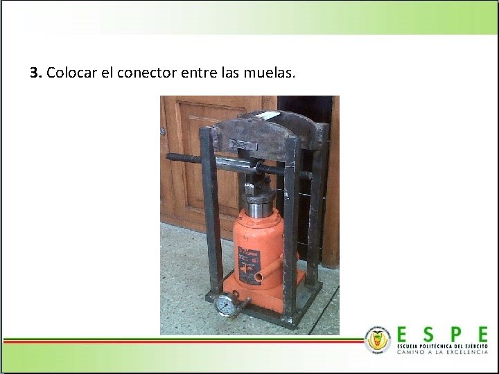 3. Colocar el conector entre las muelas. 