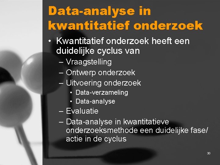 Data-analyse in kwantitatief onderzoek • Kwantitatief onderzoek heeft een duidelijke cyclus van – Vraagstelling