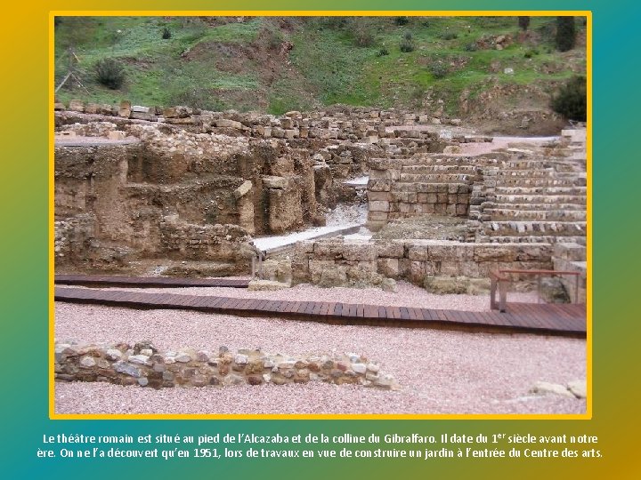 Le théâtre romain est situé au pied de l’Alcazaba et de la colline du