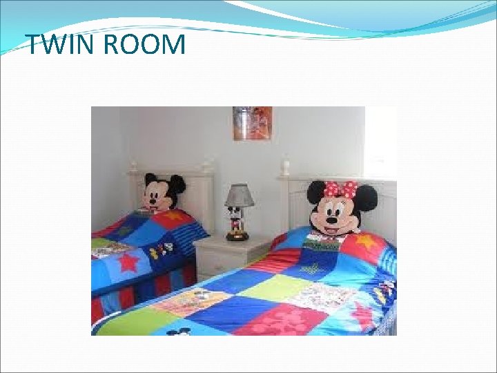 TWIN ROOM 