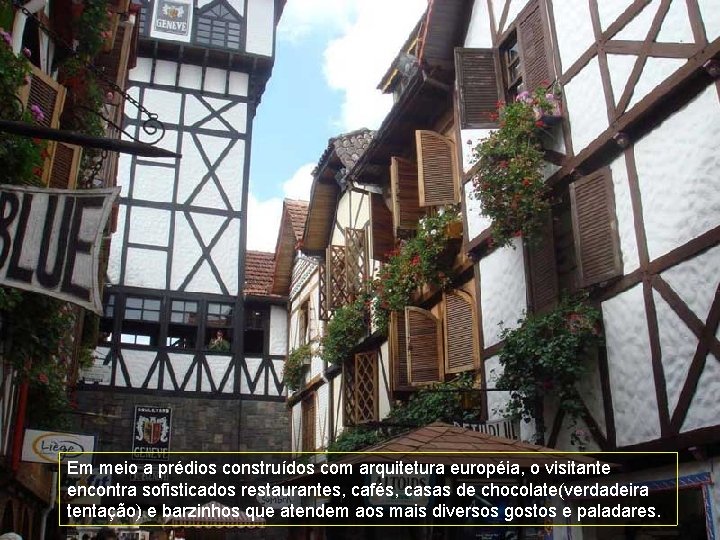 Em meio a prédios construídos com arquitetura européia, o visitante encontra sofisticados restaurantes, cafés,