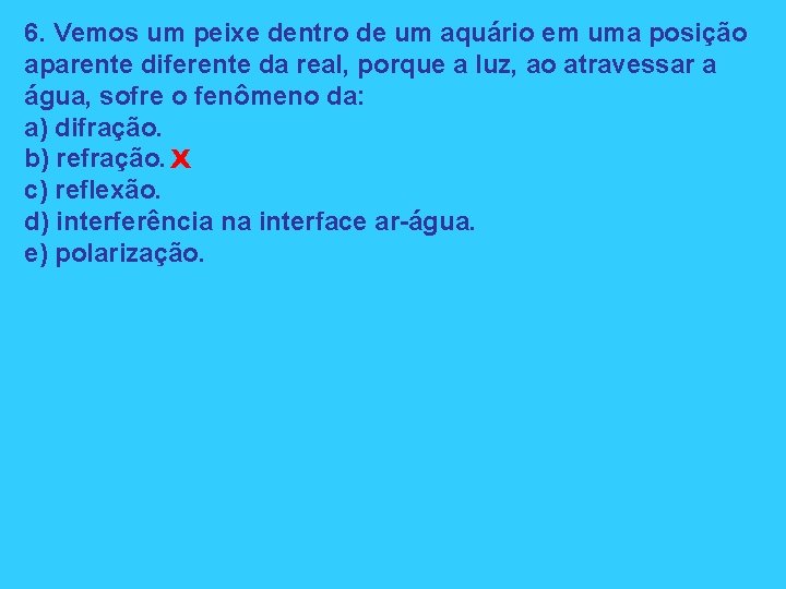 6. Vemos um peixe dentro de um aquário em uma posição aparente diferente da 6. Vemos um peixe dentro de um aquário em uma posição aparente diferente da