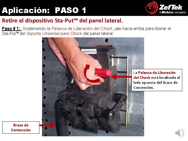 Aplicación: PASO 1 Retire el dispositivo Sta-Put™ del panel lateral. Paso # 1: Sosteniendo