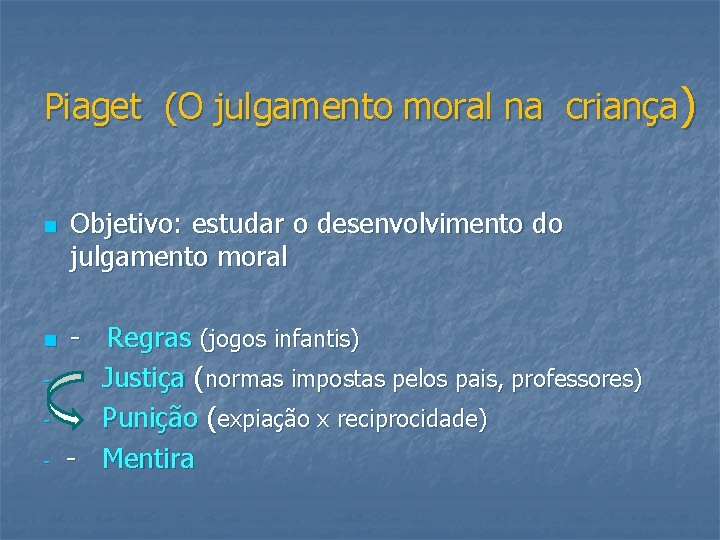 Piaget (O julgamento moral na criança) n n - Objetivo: estudar o desenvolvimento do