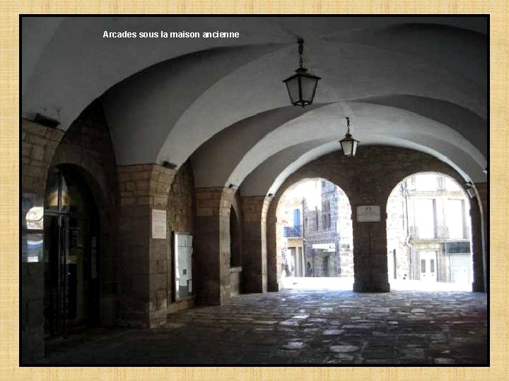 Arcades sous la maison ancienne 