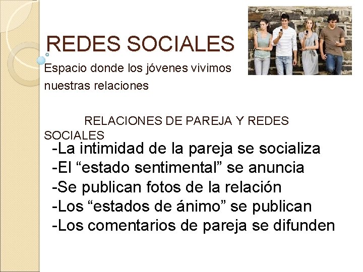 REDES SOCIALES Espacio donde los jóvenes vivimos nuestras relaciones RELACIONES DE PAREJA Y REDES