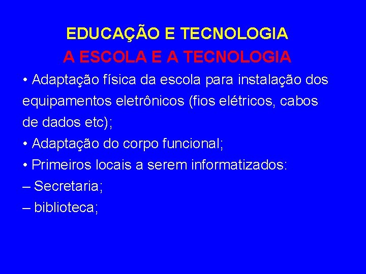 EDUCAÇÃO E TECNOLOGIA A ESCOLA E A TECNOLOGIA • Adaptação física da escola para