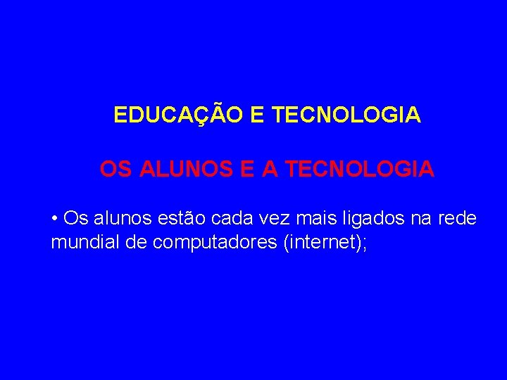 EDUCAÇÃO E TECNOLOGIA OS ALUNOS E A TECNOLOGIA • Os alunos estão cada vez