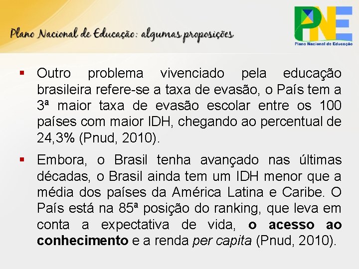 § Outro problema vivenciado pela educação brasileira refere-se a taxa de evasão, o País