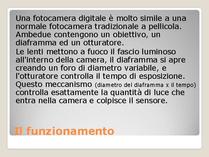 Una fotocamera digitale è molto simile a una normale fotocamera tradizionale a pellicola. Ambedue