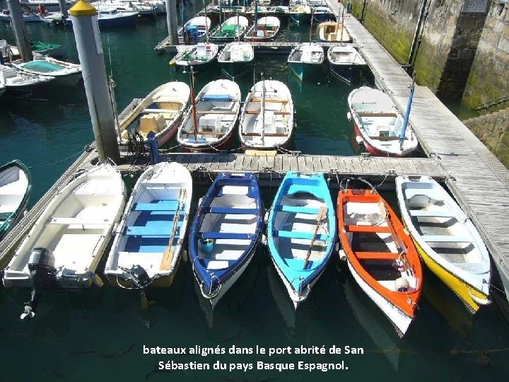 bateaux alignés dans le port abrité de San Sébastien du pays Basque Espagnol. 