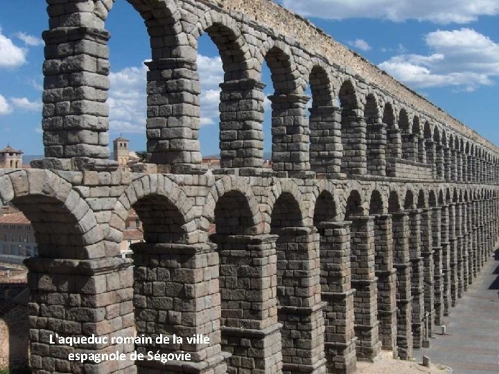 L'aqueduc romain de la ville espagnole de Ségovie 