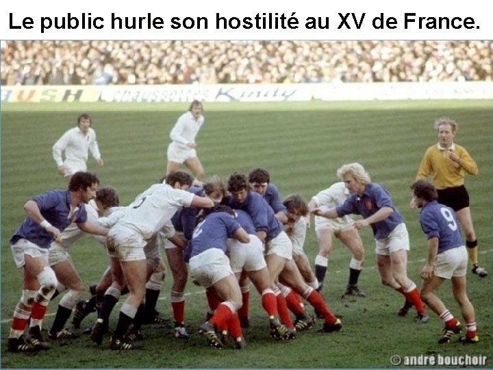 Le public hurle son hostilité au XV de France. 