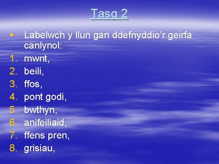 Tasg 2 § Labelwch y llun gan ddefnyddio’r geirfa canlynol: 1. mwnt, 2. beili,